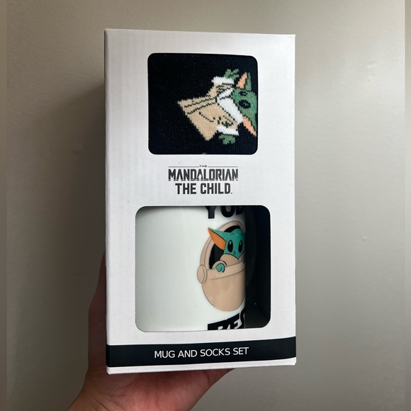 The Mandalorian the child green mug and socks set cute new Star Wars cup socks - Picture 1 of 6
